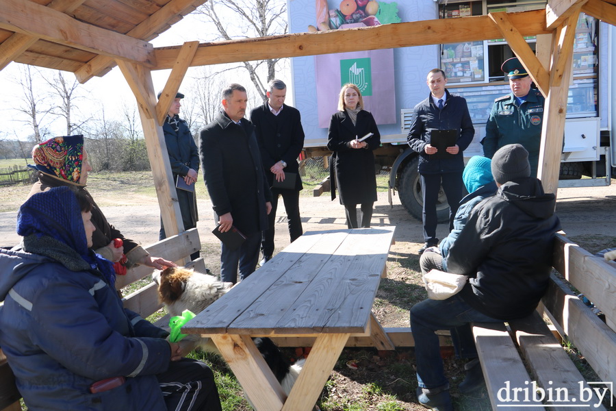 Встреча руководства Дрибинского района с населением в деревне Затоны