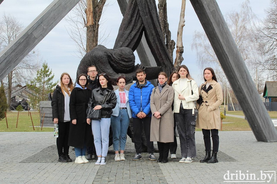 Молодые специалисты Дрибинского района посетили мемориальный комплекс в деревне Борки