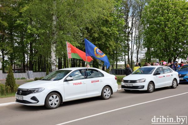 Праздничный митинг и автопробег «Дорогами памяти» с участием юных патриотов прошел в Дрибине