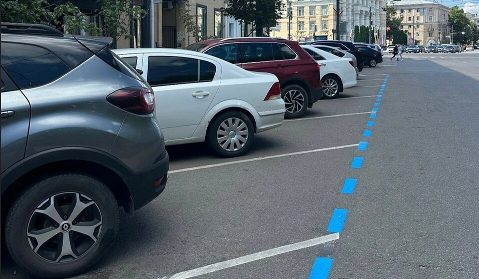 Новая синяя разметка для удобства водителей появилась на минских дорогах