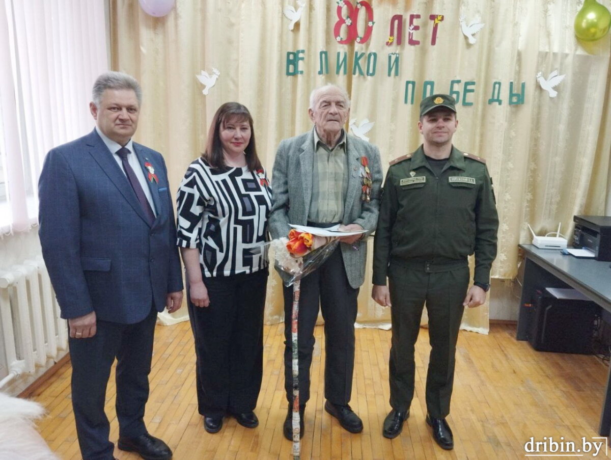 В Дрибинском районе вручили медали к 80-летию Победы, подарки и цветы бывшим узникам концлагерей