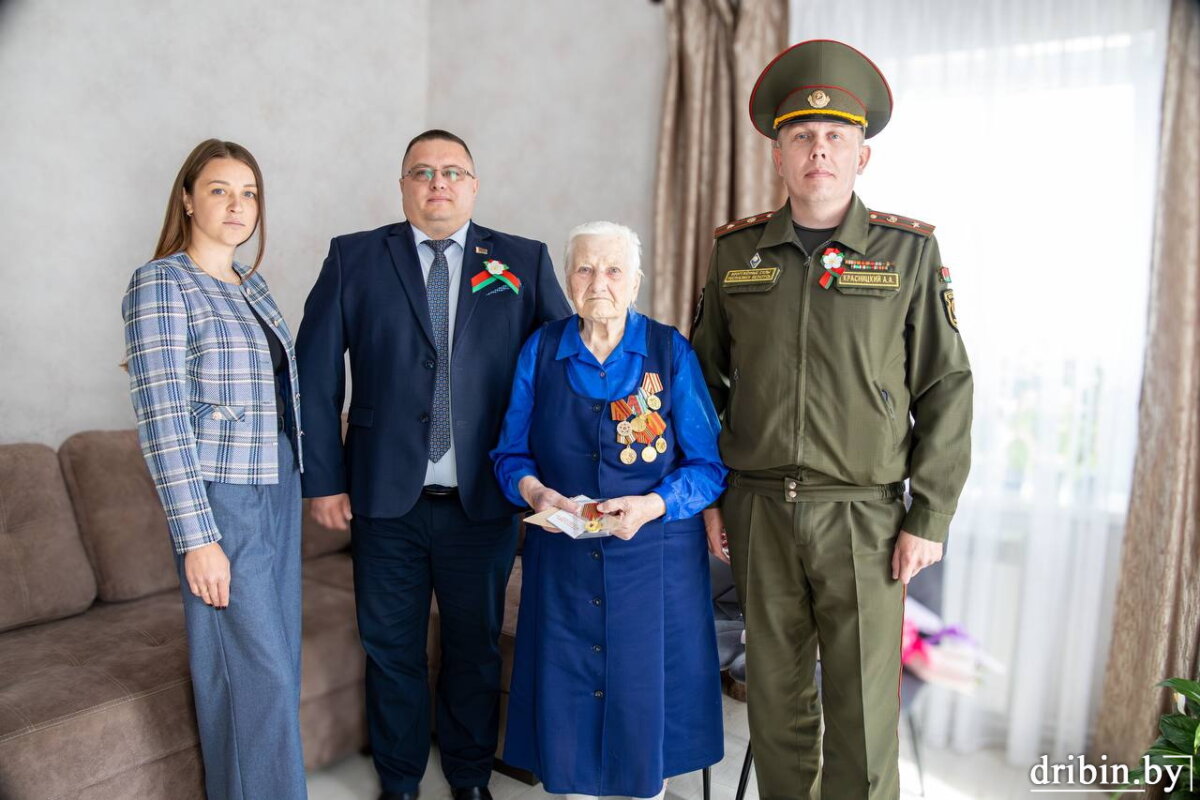 Память и благодарность: в канун праздника Дня Победы поздравили бывшую малолетнюю узницу фашистских концлагерей Анастасию Фролову