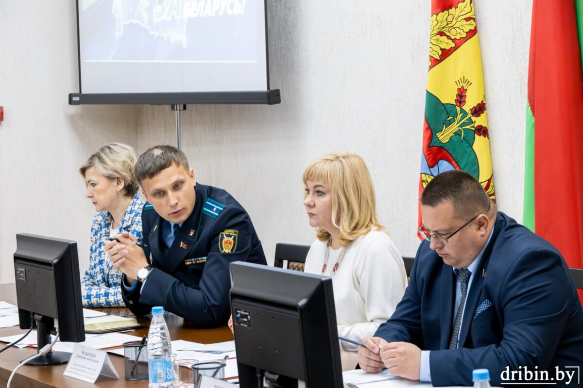 На заседании Дрибинского райисполкома обсудили вопросы о заготовке травянистых кормов