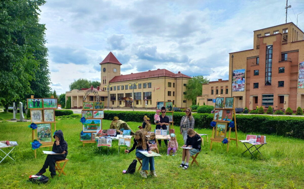 Пленэр, посвященный Великой Отечественной войне, прошел в Дрибине