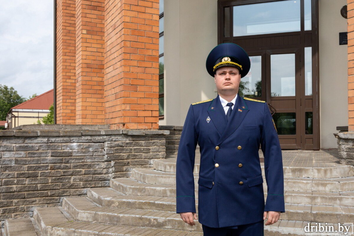 В канун Дня работников прокуратуры о своей профессии рассказал заместитель прокурора Дрибинского района Илья Пузиков