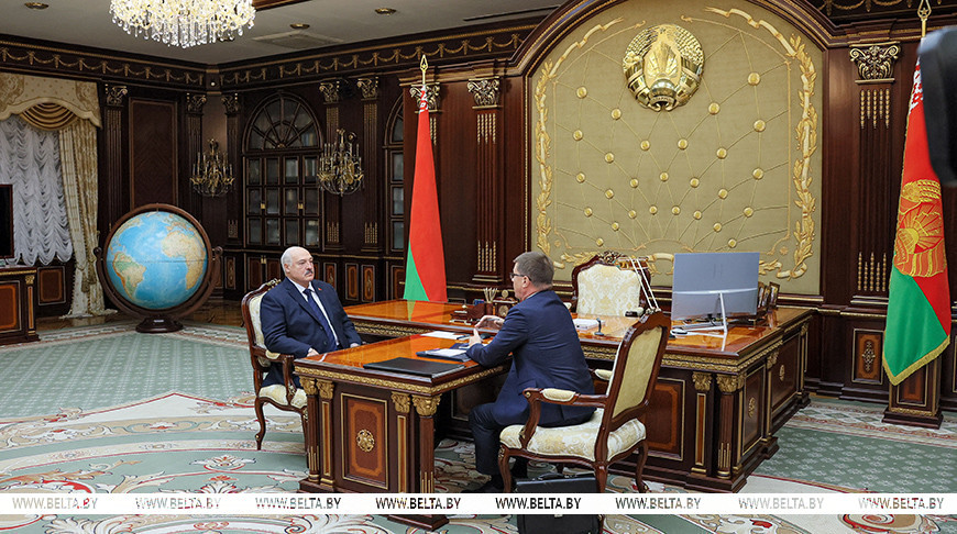 Лукашенко: профсоюзы должны быть мощной базой для поддержания стабильности в белорусском обществе 