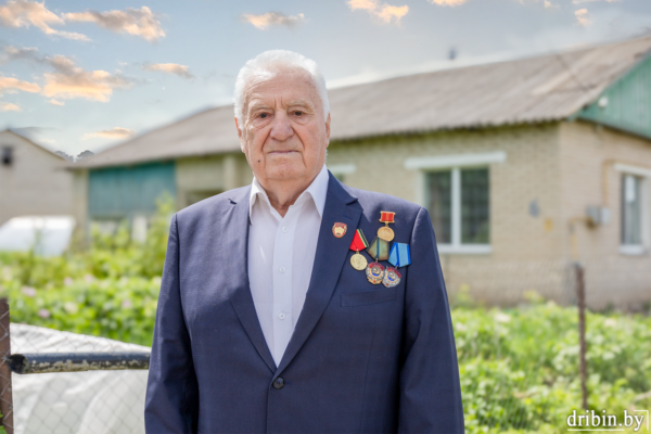 О жизни своего поколения, о службе Родине, о нелегком крестьянском труде рассказывает житель агрогородка Трилесино Станислав Пителевич
