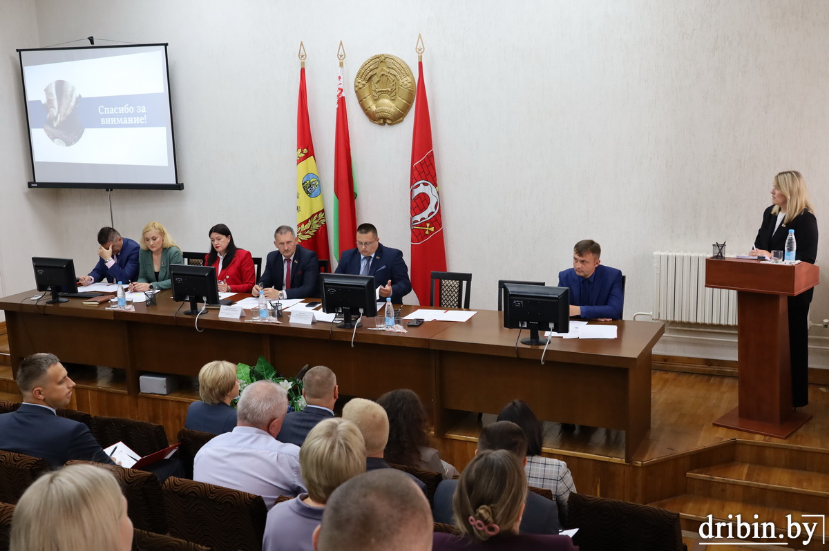 Под руководством председателя Дрибинского райисполкома Дмитрия Чигиря состоялось заседание районного исполнительного комитета