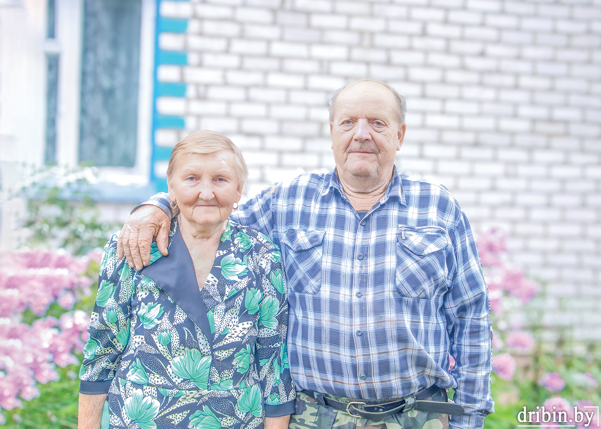Голушковы Нина Владимировна и Леонид Васильевич, проживающие в агрогородке Рясно Дрибинского района, 61 год вместе идут по жизни