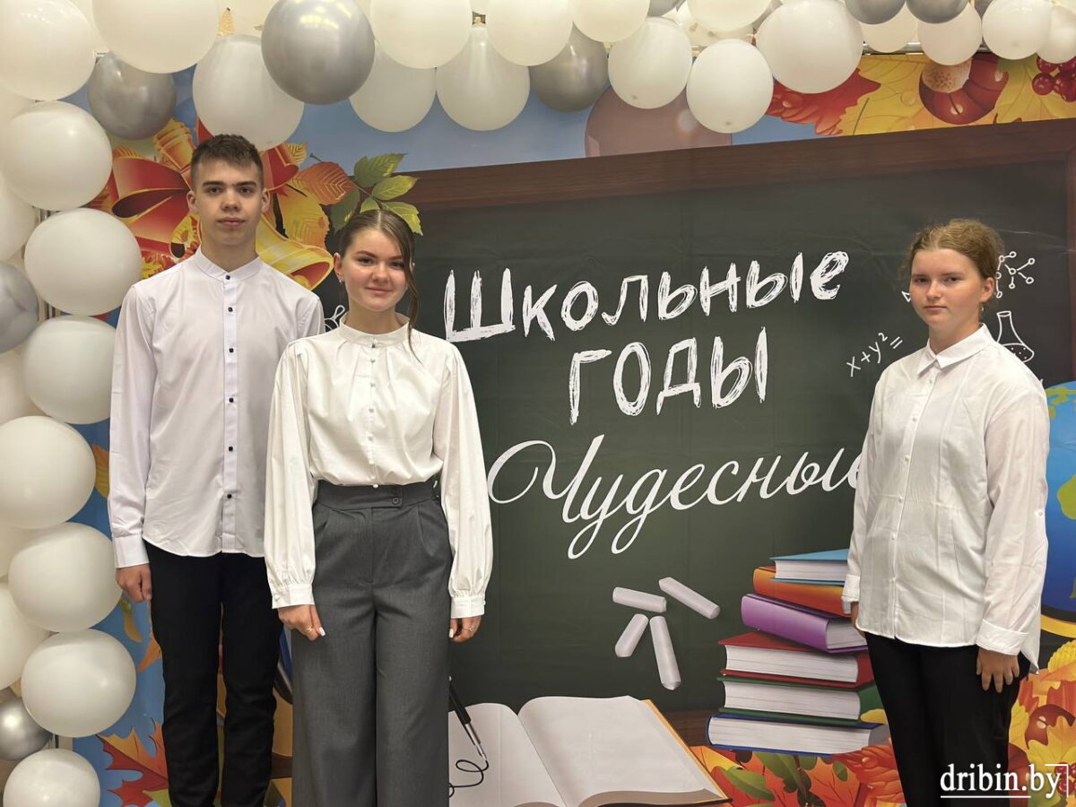 Торжественная линейка, посвященная Дню знаний, прошла в Трилесинской средней школе