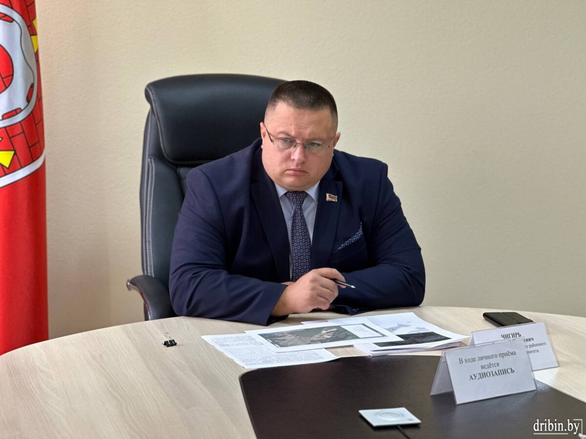 Вопросы трудоустройства и предоставления дополнительного земельного участка: глава Дрибинского района провел прием граждан