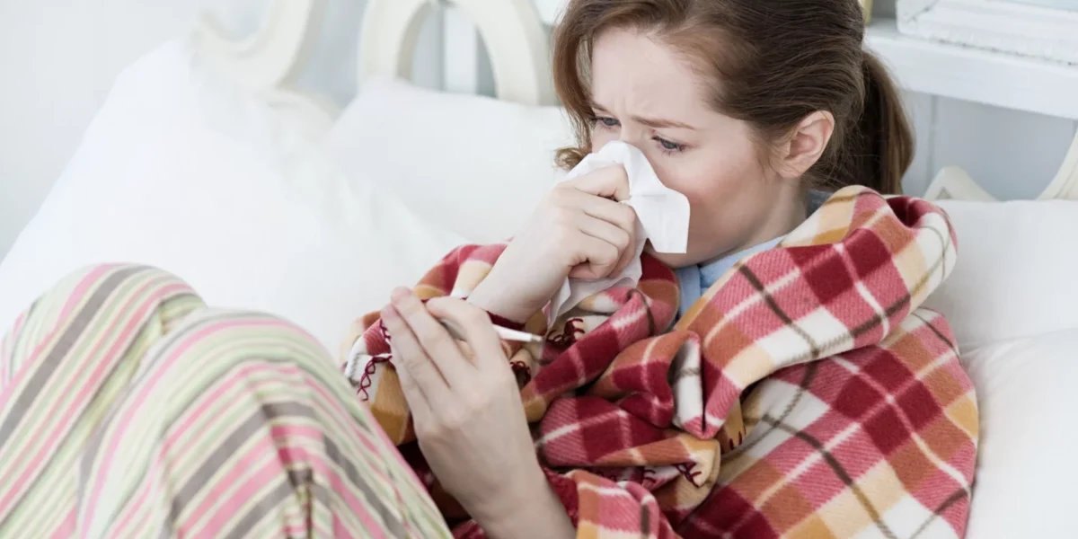 ОРВИ может закончиться пневмонией: пульмонолог рассказал, почему опасно игнорировать простуду
