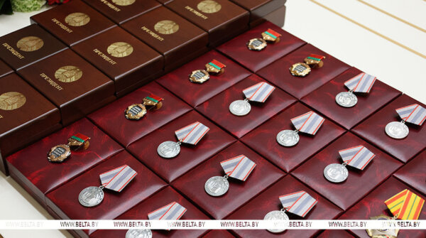 «Вами гордится страна!» Лукашенко вручил награды заслуженным аграриям Беларуси