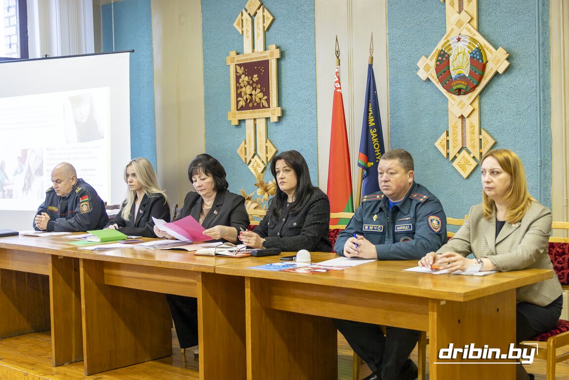 В Дрибинском РОВД прошло заседание районного родительского совета и комиссии по делам несовершеннолетних