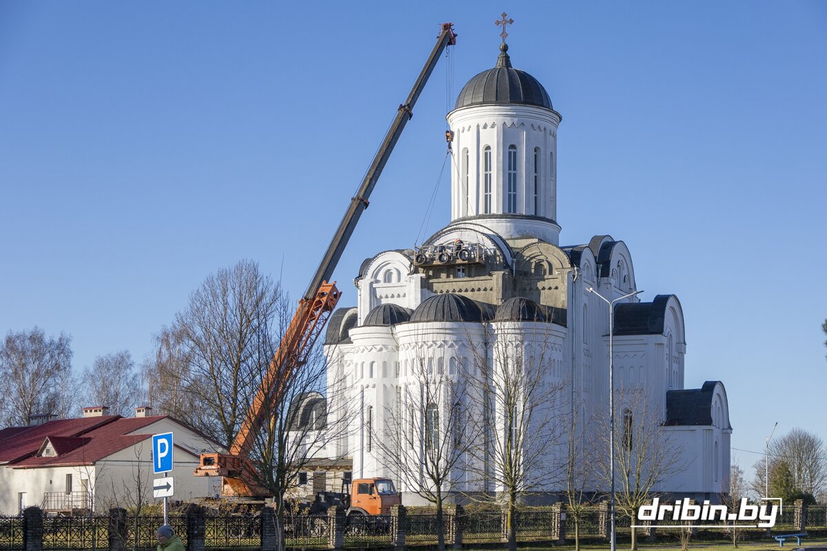 В Дрибине ведутся работы по благоустройству Спасо-Преображенского храма