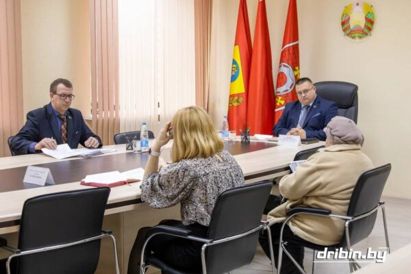 Предоставление арендного жилья и долговые обязательства. Глава Дрибинского района провел личный прием граждан