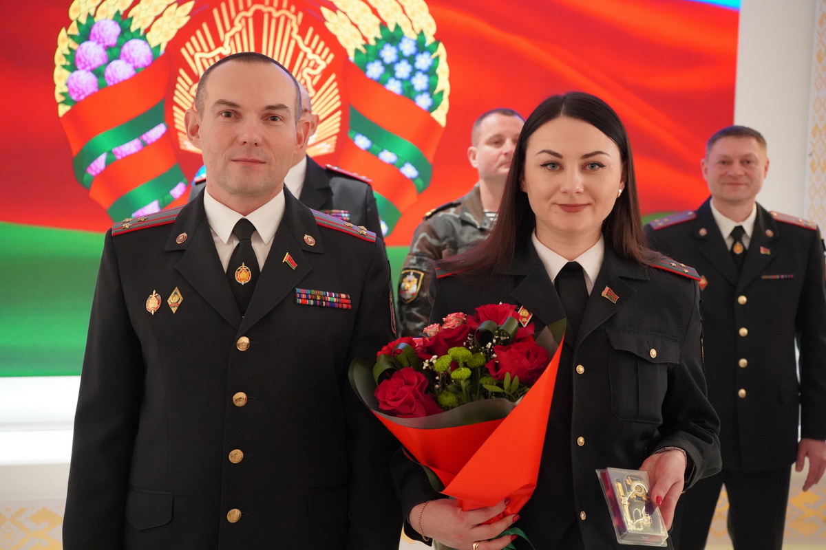 Старший инспектор группы по гражданству и миграции Дрибинского РОВД Юлия Голочева награждена нагрудным знаком &laquo;За адзнаку&raquo;