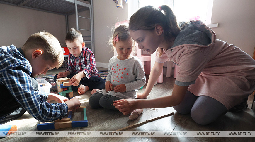 Минобразования: родители должны защищать детей от информации в интернете, причиняющей вред здоровью и развитию