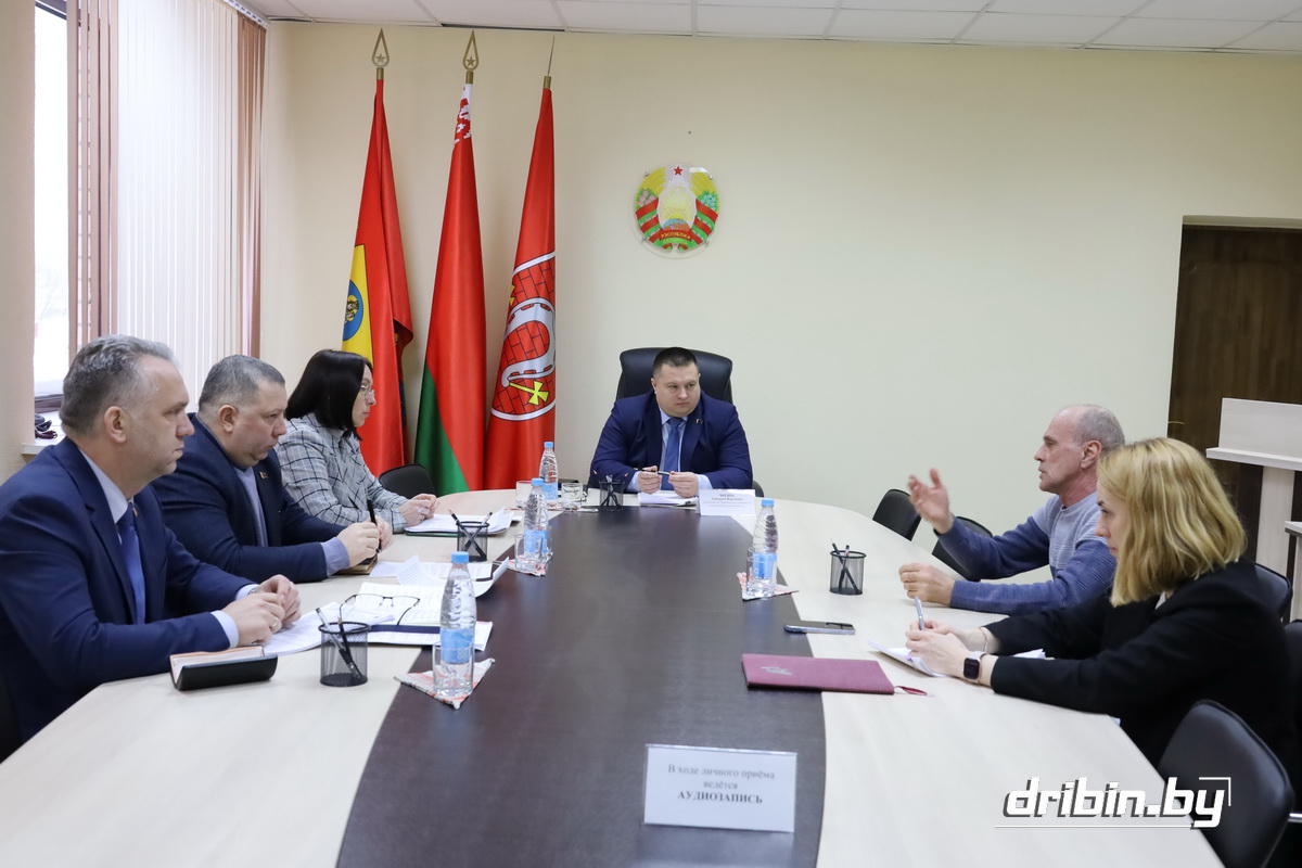 Глава Дрибинского района Дмитрий Чигирь провел прием граждан. Вопрос №1 &mdash; жилищные права