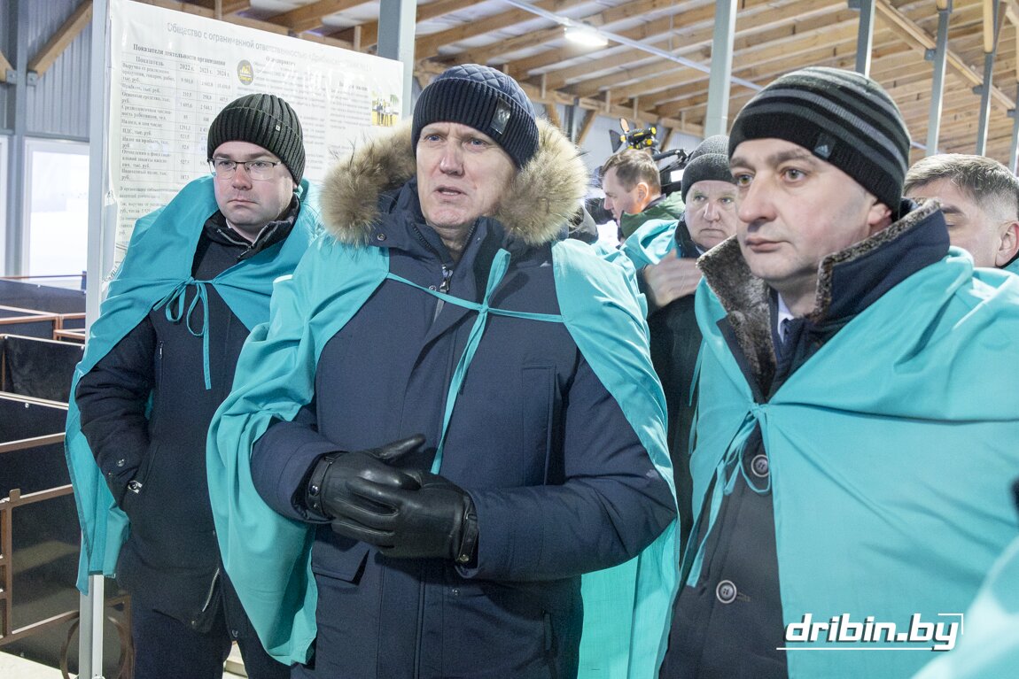 Анатолий Исаченко оценил ход строительства профилактория для телят в ОАО &laquo;Трилесино-агро&raquo;