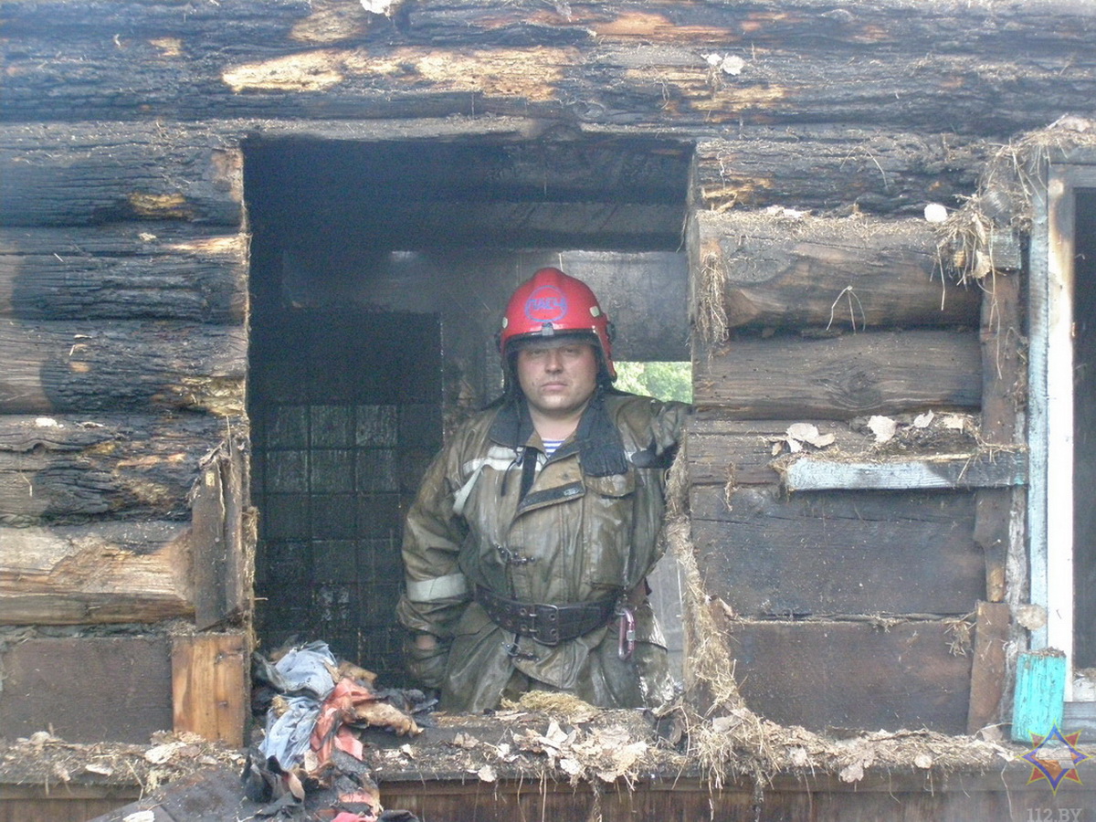 Спасатели Дрибинщины поздравили с 55-летним юбилеем ветерана службы Владимира Базылева