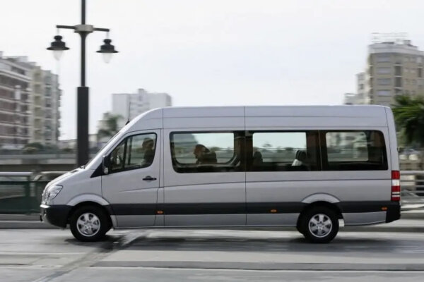 Лукашенко подписал указ об автомобильных перевозках пассажиров в нерегулярном сообщении 