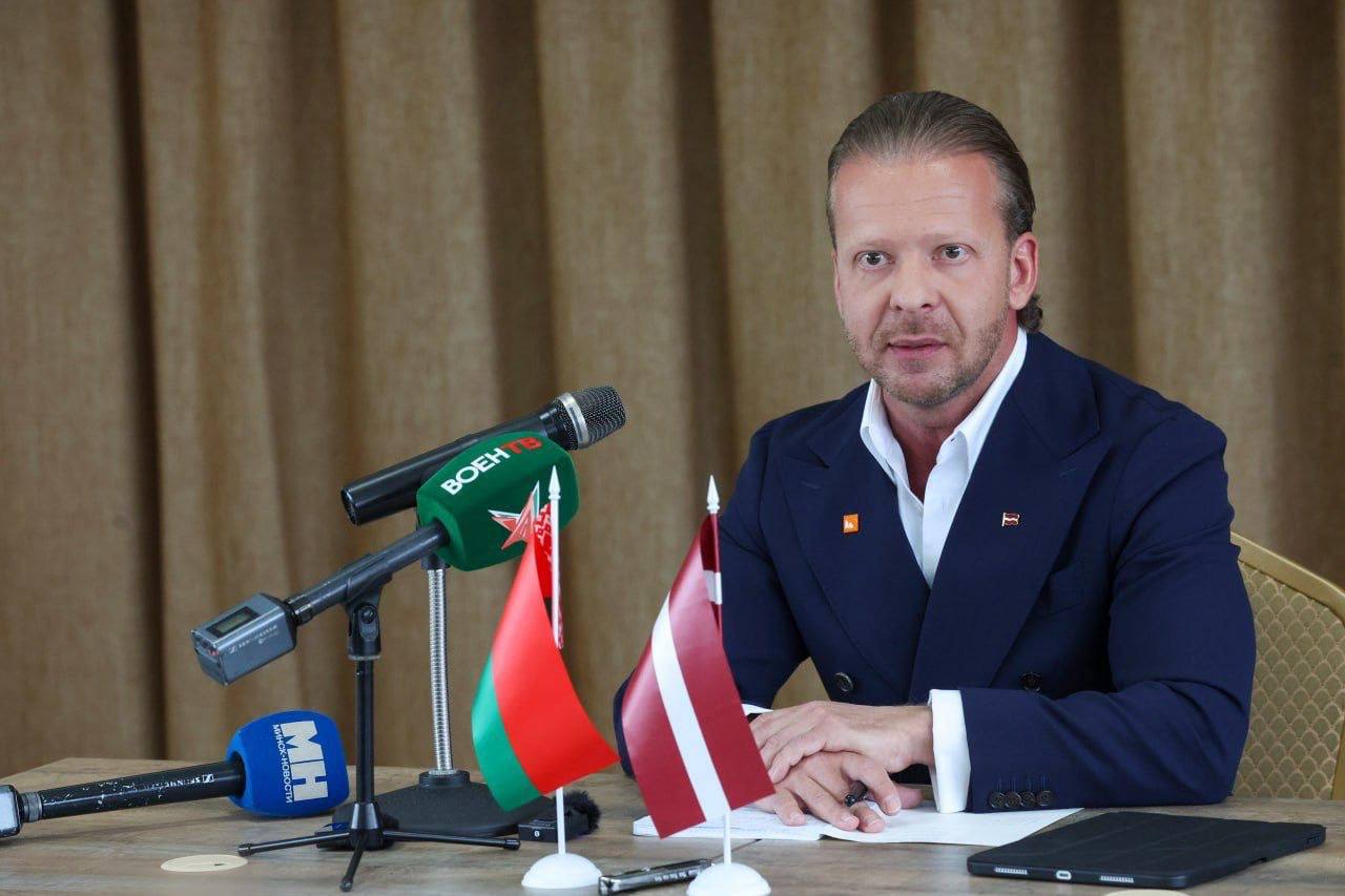 Судить без права на защиту: экс-депутат Сейма Латвии Алексей Росликов провел пресс-конференцию в Минске