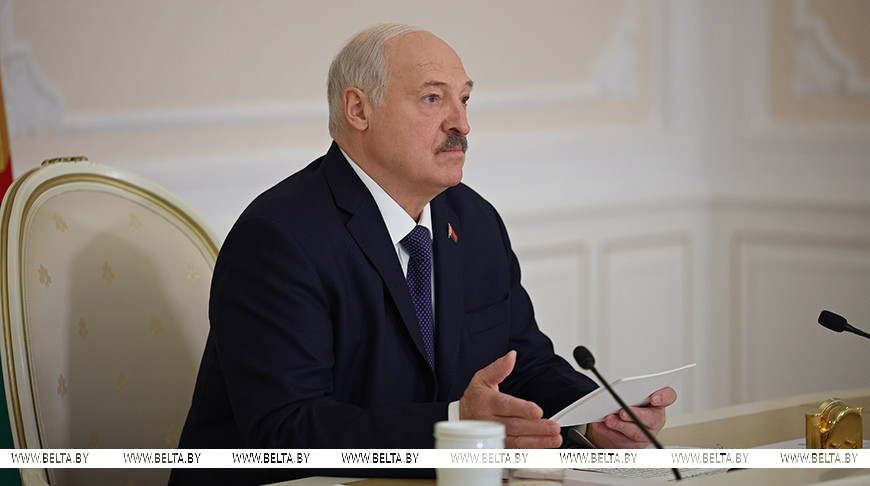 Военный арсенал, кадры, международные встречи и проповедник из США. Итоги недели Президента