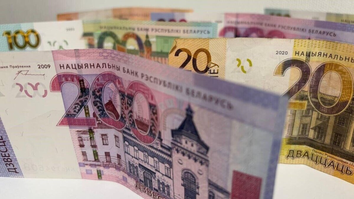 Белорусам заранее выдадут пенсии и пособия за 9 мая: смотрим график