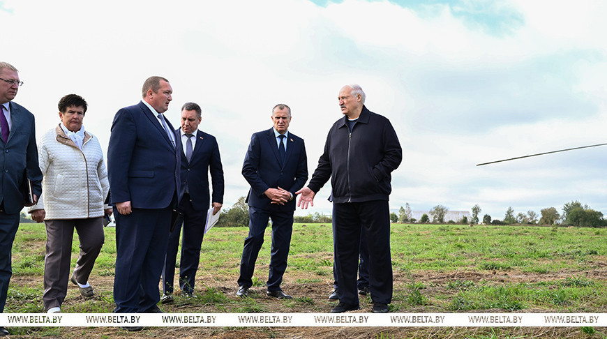 В графике Президента — сельхозтематика. Лукашенко совершает рабочую поездку в Шкловский район 