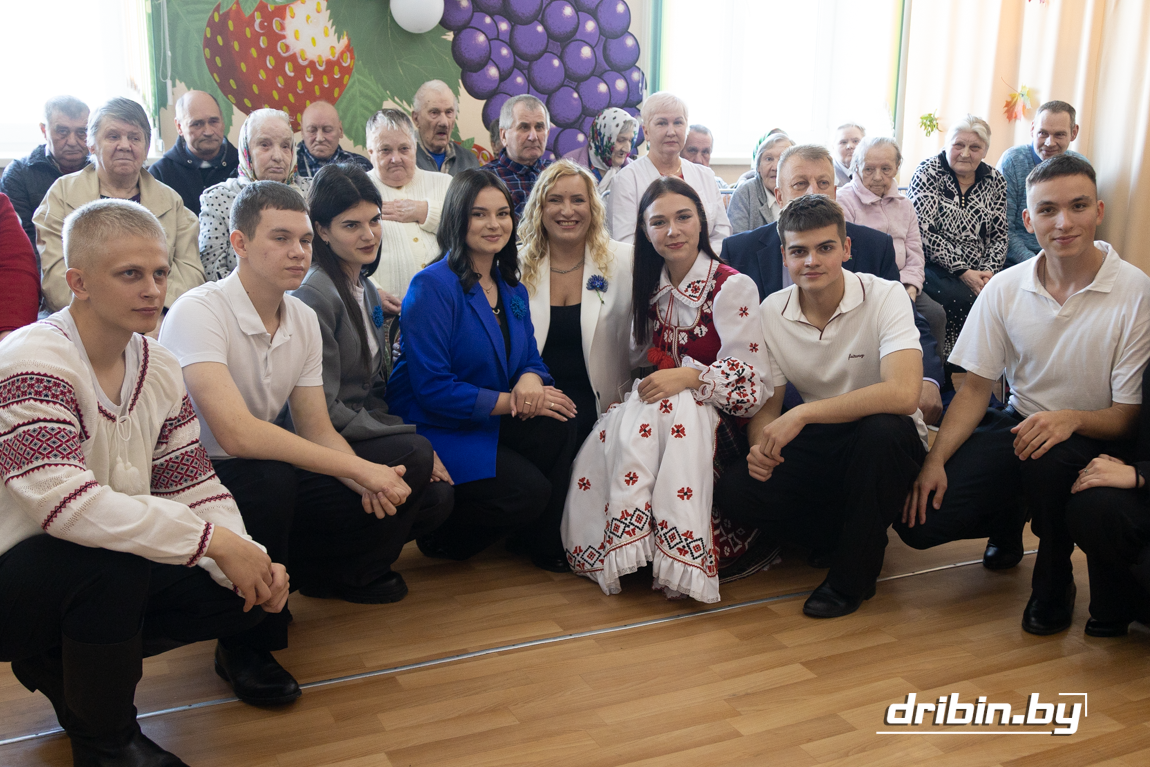 Подопечные отделения круглосуточного пребывания в Пудовне принимали поздравления с Днем пожилых людей